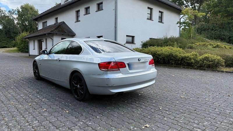 Gebraucht BMW 325 218 PS (160 kW) 2006 Silber Coupé