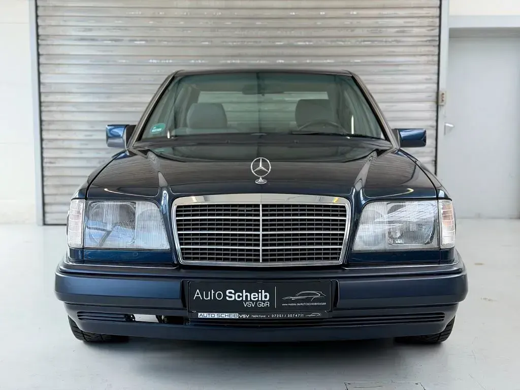 Gebraucht Mercedes E220 150 PS (110 kW) 1994 Blau Limousine
