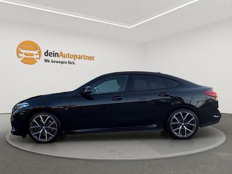 Gebraucht BMW 220 Performance 190 PS (139 kW) 2024 Black sapphire Coupé