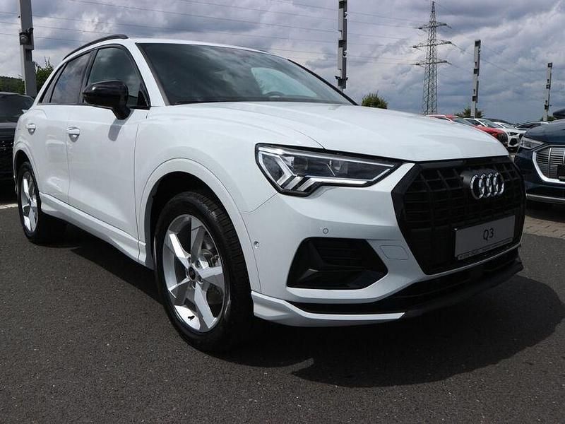 Gebraucht Audi Q3 Advanced 150 PS (110 kW) 2023 Gletscherweiß metallic SUV