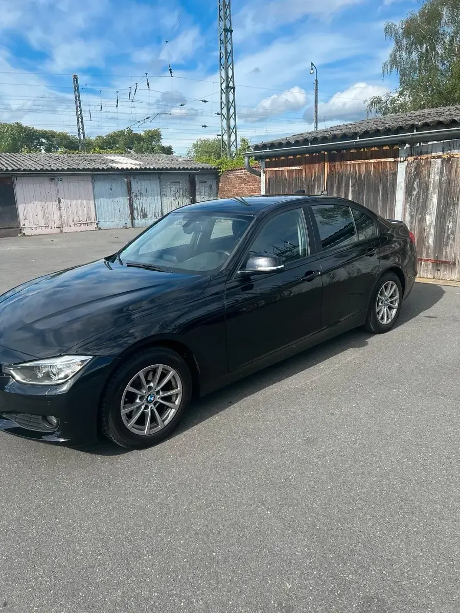 Gebraucht BMW 318 143 PS (105 kW) 2014 Schwarz Limousine