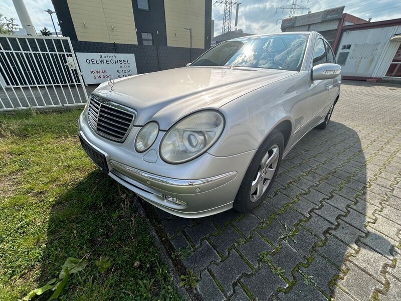 Silber Gebraucht 2003 Mercedes E220 Avantgarde Limousine | 4.399 € (Guter Preis) - Bild 1/4