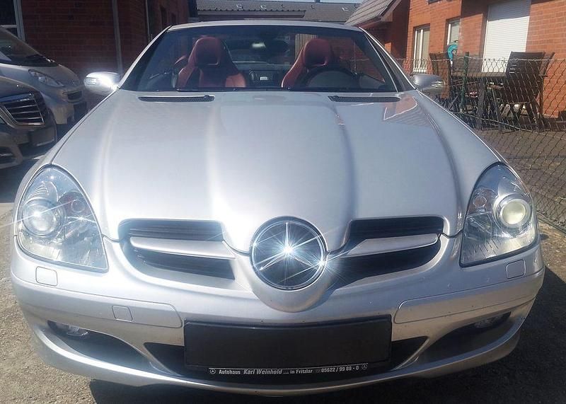 Silber Gebraucht 2005 Mercedes SLK200 Cabrio | 8.900 € (Fairer Preis) - Bild 1/4
