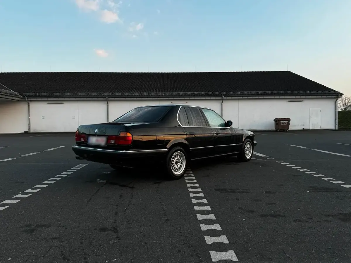 Gebraucht BMW 730 188 PS (138 kW) 1993 Schwarz Limousine