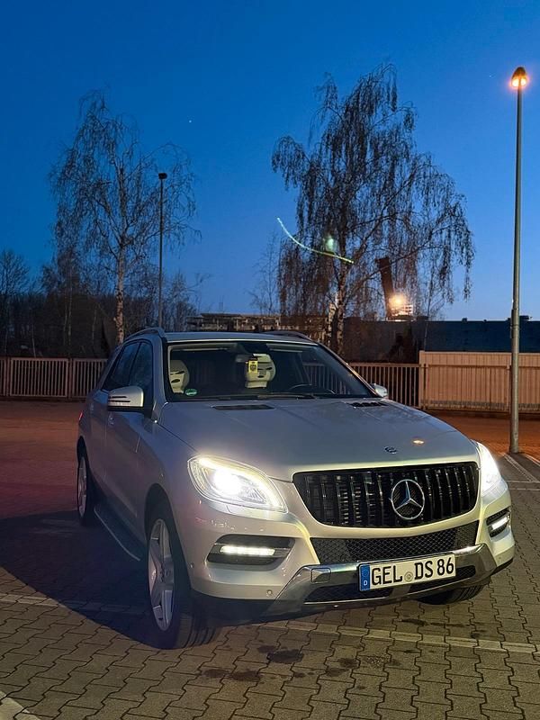 Second-hand Mercedes ML350 258 CP (189 kW) 2012 Argintiu SUV