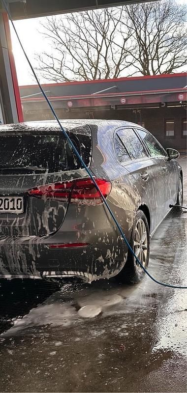 Grau Gebraucht 2019 Mercedes A220 Kleinwagen | 24.500 € (Fairer Preis) - Bild 1/4