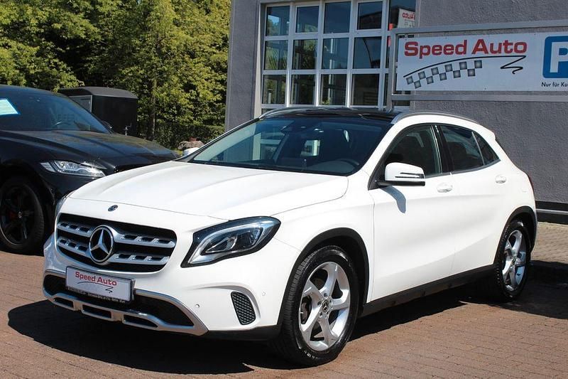 Weiß Gebraucht 2018 Mercedes GLA200 Urban SUV | 19.690 € (Fairer Preis) - Bild 1/4