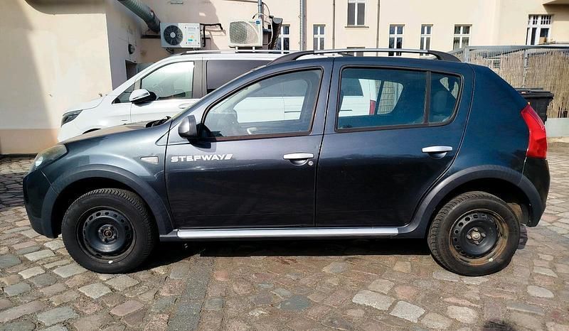 Gebraucht Dacia Sandero Stepway 85 PS (62 kW) 2012 Grau Kleinwagen