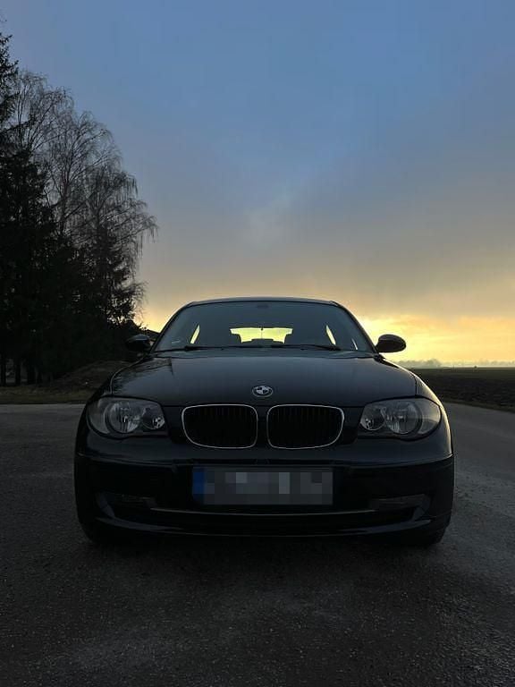 Gebraucht BMW 120 177 PS (130 kW) 2008 Schwarz Kleinwagen