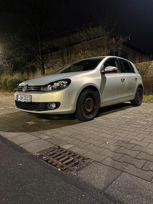 Silber Gebraucht 2010 VW Golf VI Kleinwagen | 5.000 € (Etwas zu teuer) - Bild 1/4