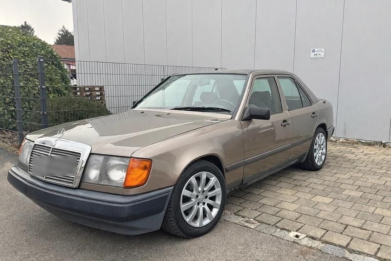 Gebraucht Mercedes 200 1989 Gold Limousine