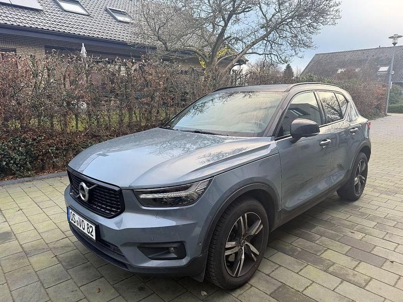 Grau Gebraucht 2020 Volvo XC40 R-Design SUV | 28.000 € (Fairer Preis) - Bild 1/4