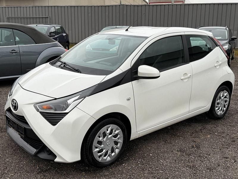 Weiß Gebraucht 2021 Toyota Aygo Play Kleinwagen | 7.000 € (Superpreis) - Bild 1/4