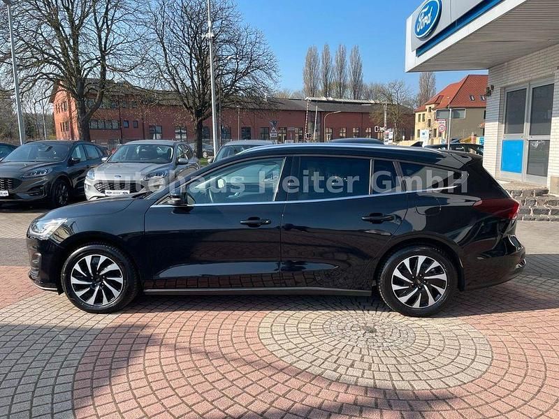Gebraucht Ford Focus Titanium 125 PS (91 kW) 2024 Schwarz Kombi