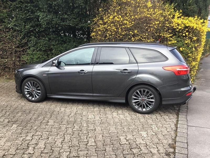 Gebraucht Ford Focus ST-Line 125 PS (91 kW) 2018 Grau Kombi