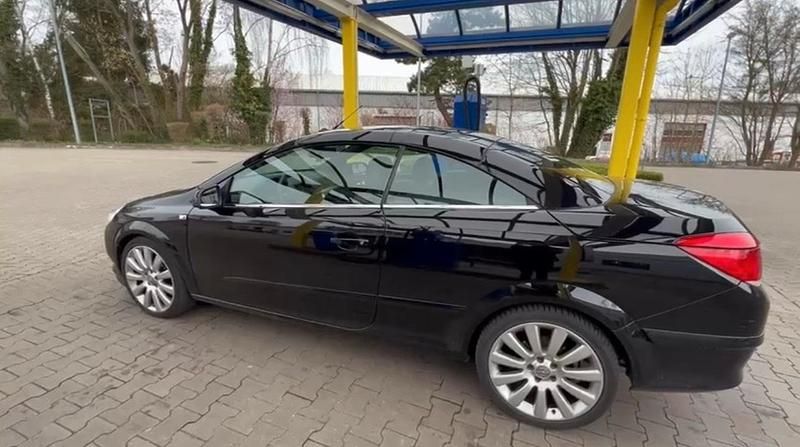 Gebraucht Opel Astra Cabriolet 140 PS (102 kW) 2009 Schwarz Cabrio
