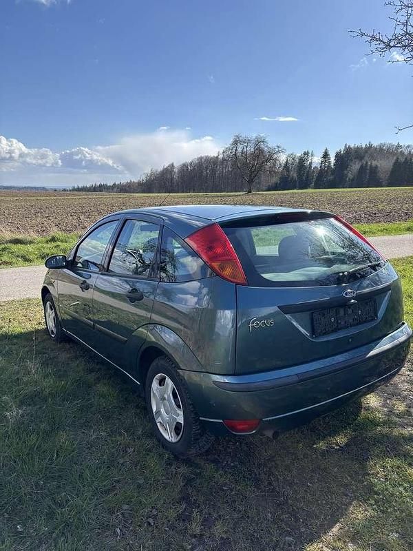 Używany Ford Focus 101 KM (74 kW) 2002 Sedan/Limuzyna