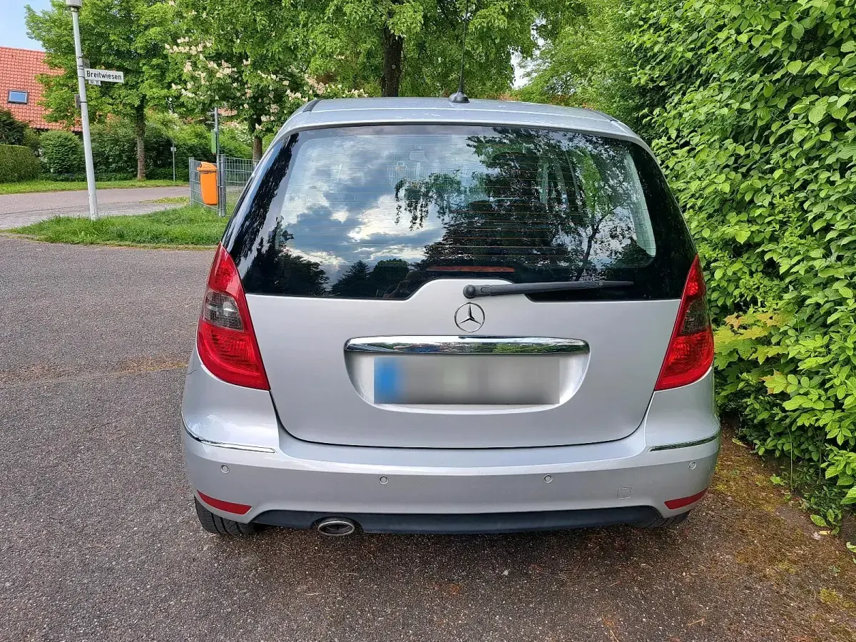 Gebraucht Mercedes A180 109 PS (80 kW) 2012 Silber Kleinwagen