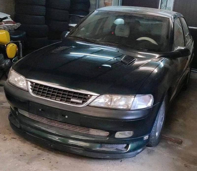 Grün Gebraucht 1998 Opel Vectra Sport Limousine | 4.500 € - Bild 1/4
