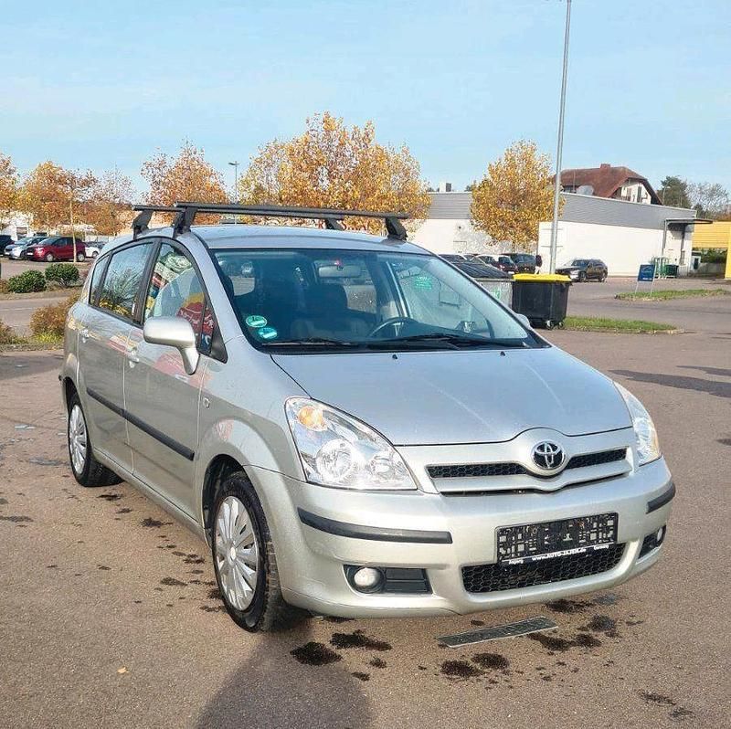 Grau Gebraucht 2006 Toyota Verso Van / Kleinbus | 4.400 € (Fairer Preis) - Bild 1/4