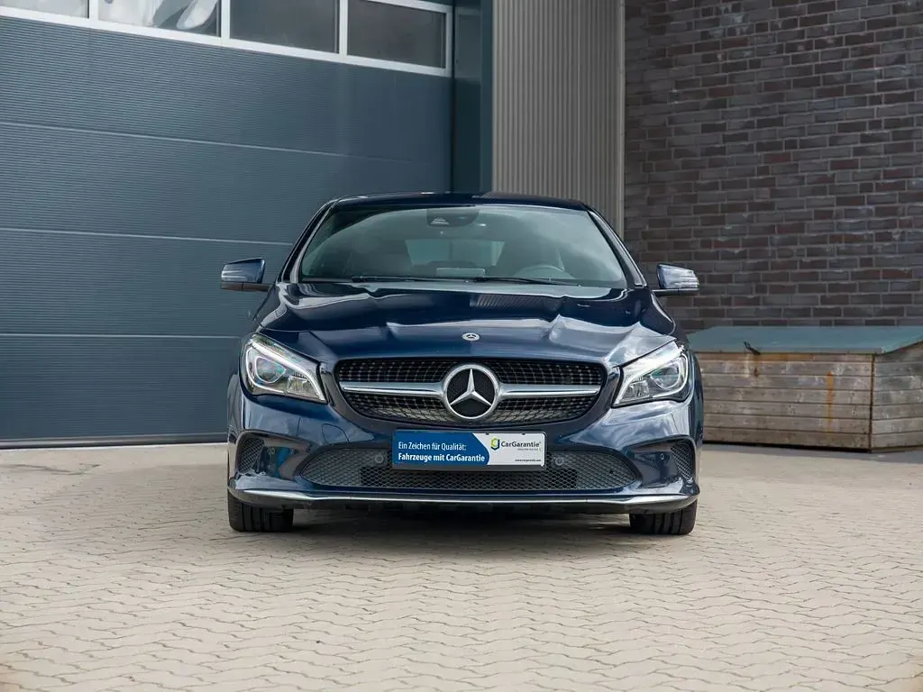 Gebraucht Mercedes CLA200 136 PS (100 kW) 2018 Blau Coupé