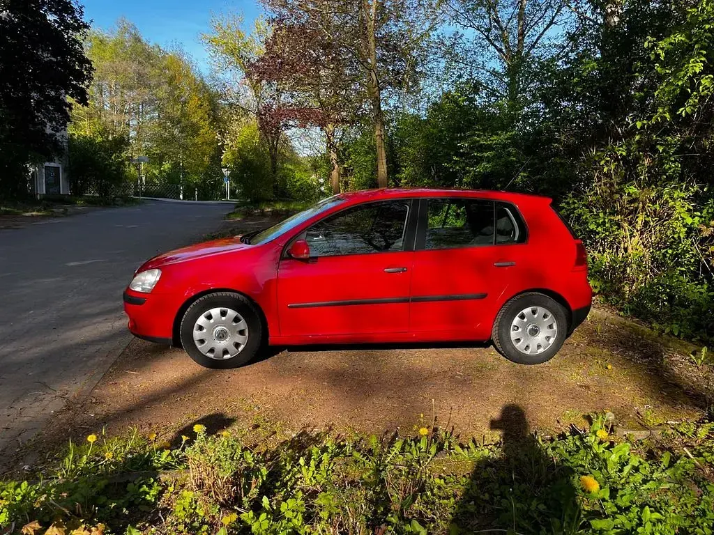 Second-hand VW Golf IV 75 CP (55 kW) 2006 Roșu Berlinǎ