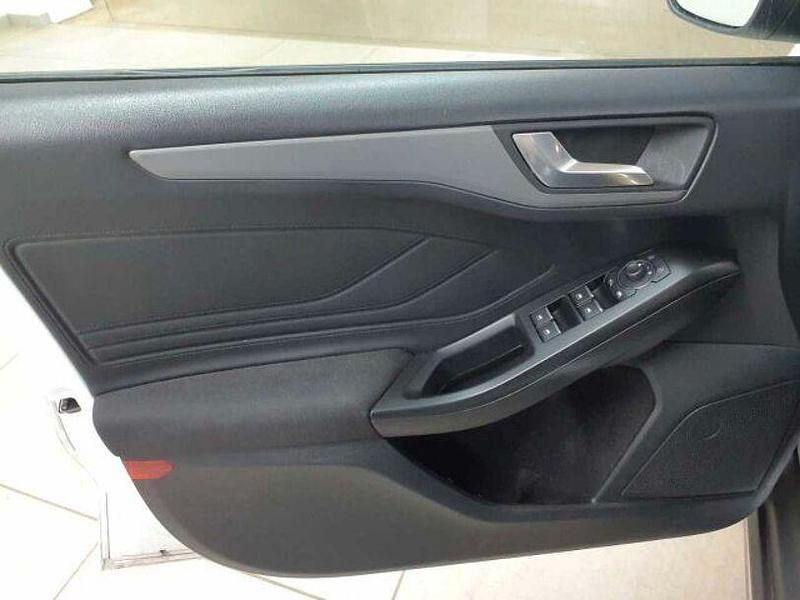 Gebraucht Ford Focus Cool & Connect 120 PS (88 kW) 2022 Weiß Limousine