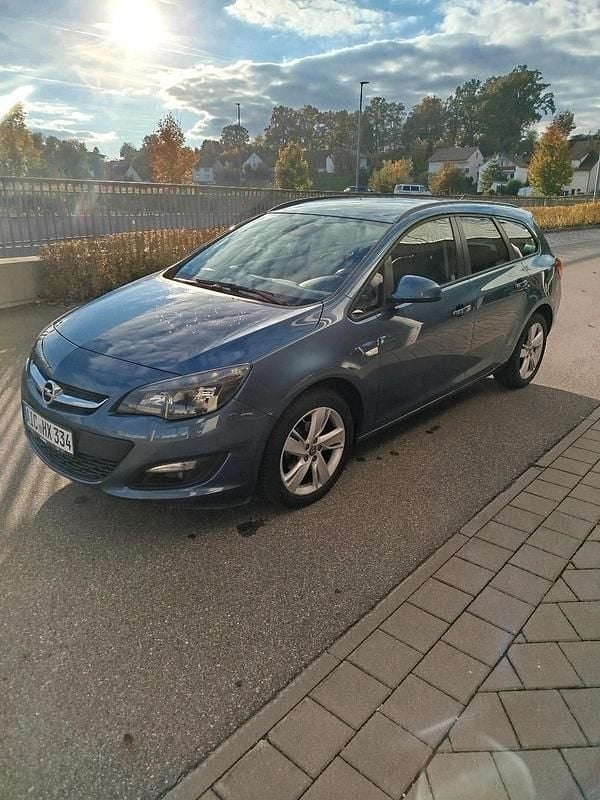Blau Gebraucht 2015 Opel Astra Kombi | 7.200 € (Fairer Preis) - Bild 1/4