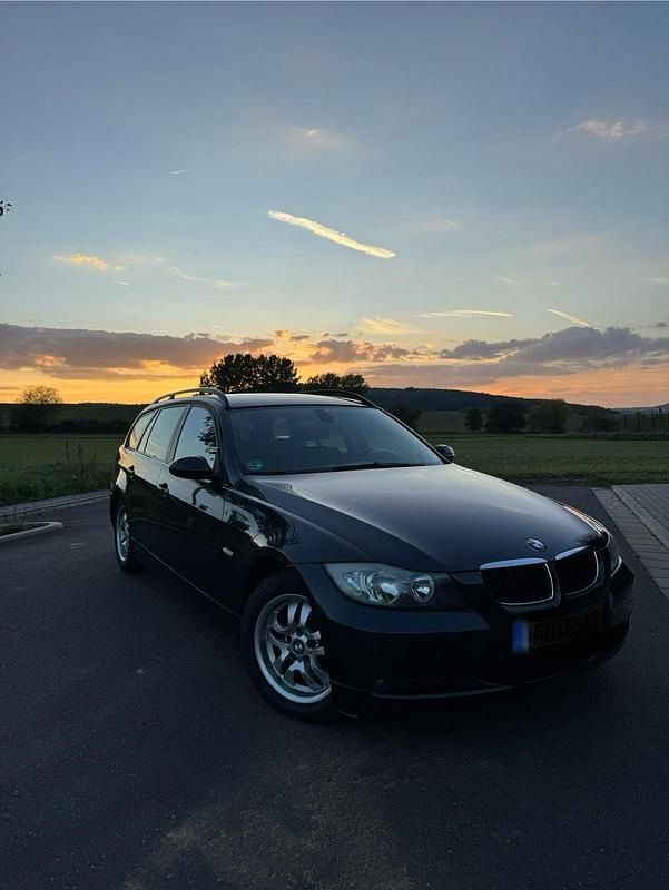 Gebraucht BMW 318 122 PS (89 kW) 2007 Grün Kombi