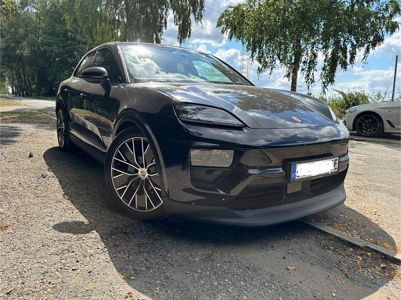 Schwarz Gebraucht 2024 Porsche Macan Chrono SUV | 78.950 € (Superpreis) - Bild 1/4
