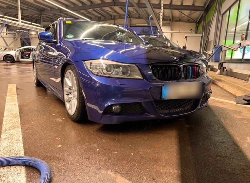 Blau Gebraucht 2012 BMW 325 Sport Line Kombi | 14.500 € - Bild 1/4