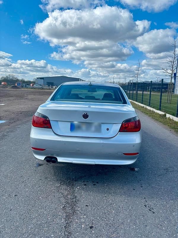 Gebraucht BMW 520 170 PS (125 kW) 2004 Silber Limousine