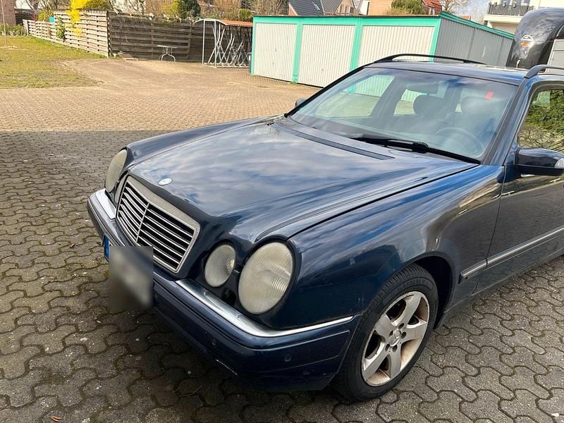 Gebraucht Mercedes E280 Elegance 204 PS (150 kW) 2001 Violet Kombi