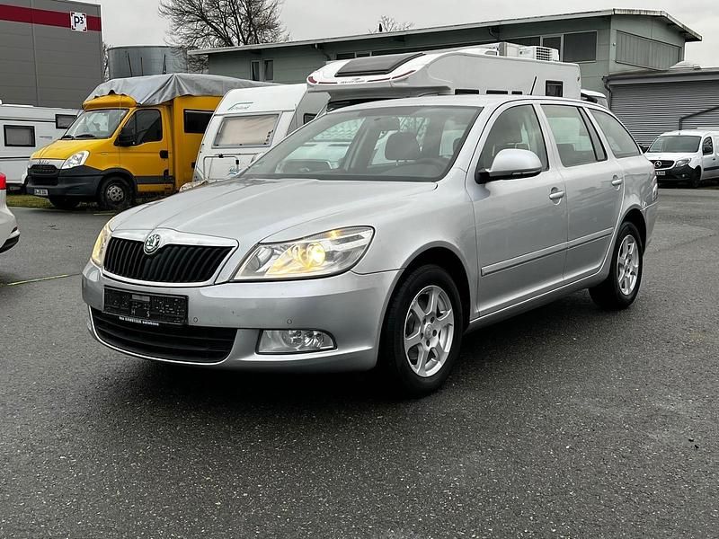 Grau Gebraucht 2012 Skoda Octavia Kombi | 3.450 € (Guter Preis) - Bild 1/4