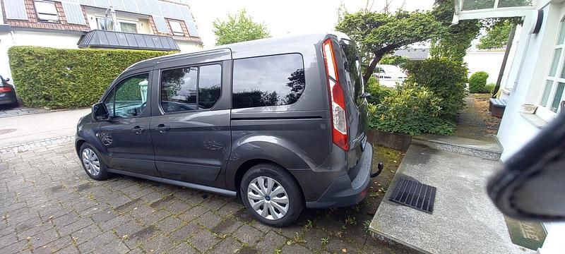 Grau Gebraucht 2017 Ford Grand Tourneo Connect Trend Van / Kleinbus | 13.400 € (Fairer Preis) - Bild 1/4