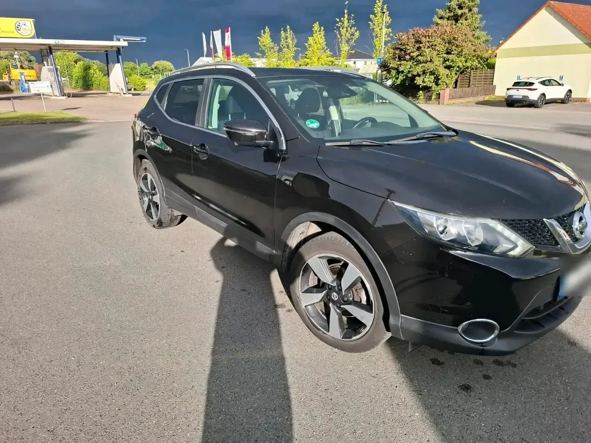 Gebraucht Nissan Qashqai 116 PS (85 kW) 2017 Schwarz SUV