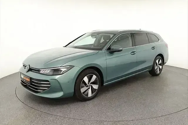 Gebraucht VW Passat Business 150 PS (110 kW) 2025 Grün Kombi