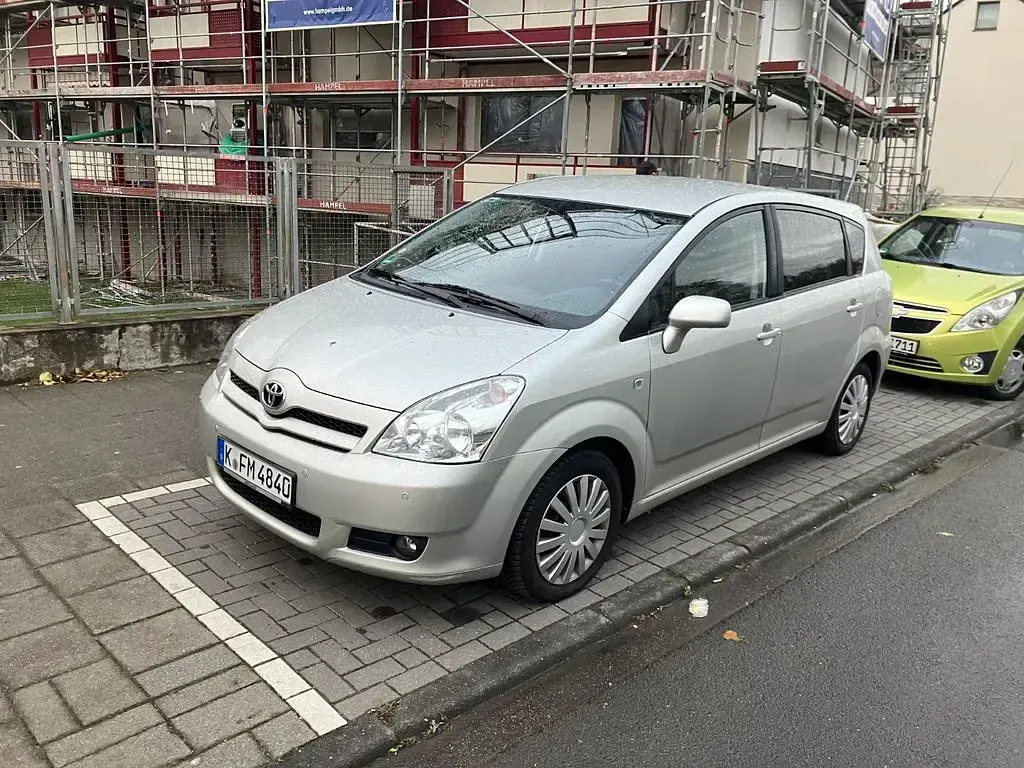 Gebraucht Toyota Corolla Verso Executive 129 PS (94 kW) 2007 Silber Van / Kleinbus