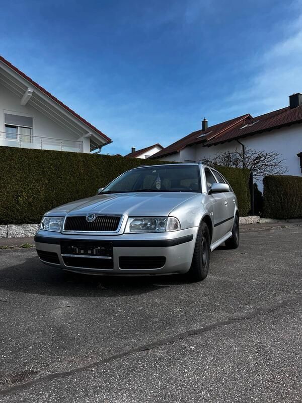 Silber Gebraucht 2000 Skoda Octavia Kombi | 2.700 € (Teuer) - Bild 1/4