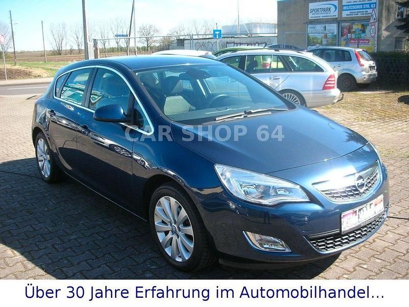Gebraucht Opel Astra Innovation 140 PS (102 kW) 2012 Ozeanblau/waterworld Limousine