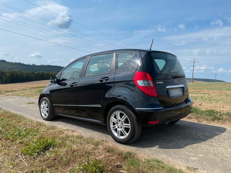 Gebraucht Mercedes A180 116 PS (85 kW) 2009 Schwarz Limousine