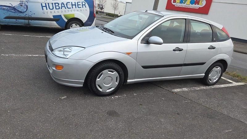 Gebraucht Ford Focus Ambiente 116 PS (85 kW) 1999 Silber Kombi