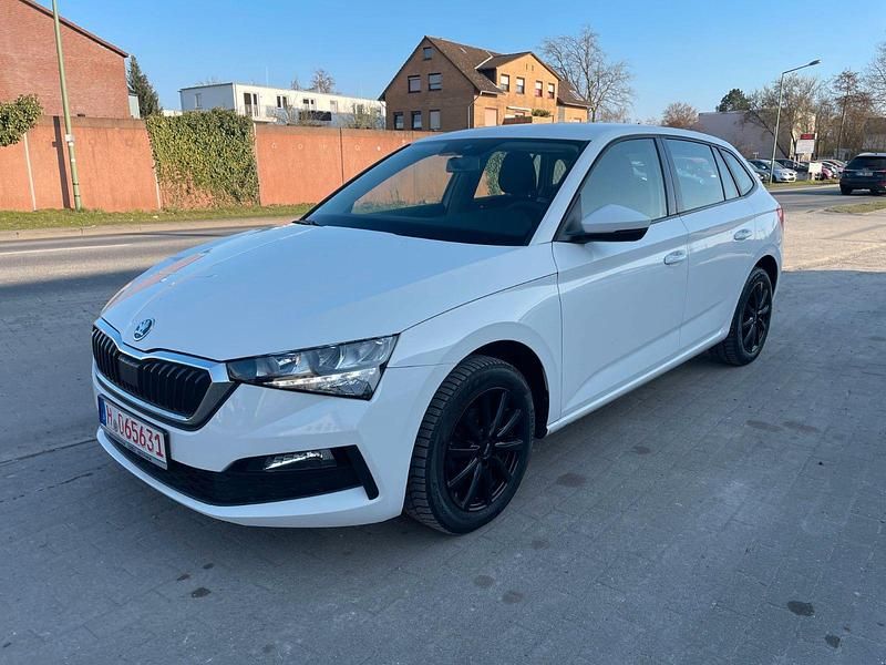 Gebraucht Skoda Scala Cool Plus 95 PS (69 kW) 2022 Weiß Kleinwagen