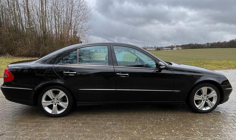 Gebraucht Mercedes E280 Avantgarde 190 PS (139 kW) 2006 Schwarz Limousine