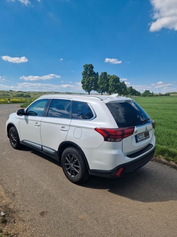 Weiß Gebraucht 2018 Mitsubishi Outlander SUV | 17.200 € (Fairer Preis) - Bild 1/4