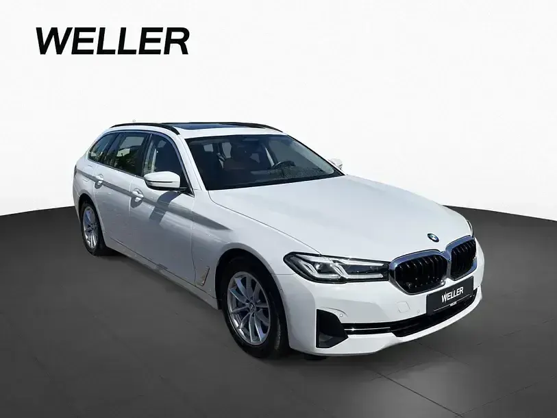 Gebraucht BMW 530 Sport Line 286 PS (210 kW) 2023 Alpinweiss iii (weiß) Kombi