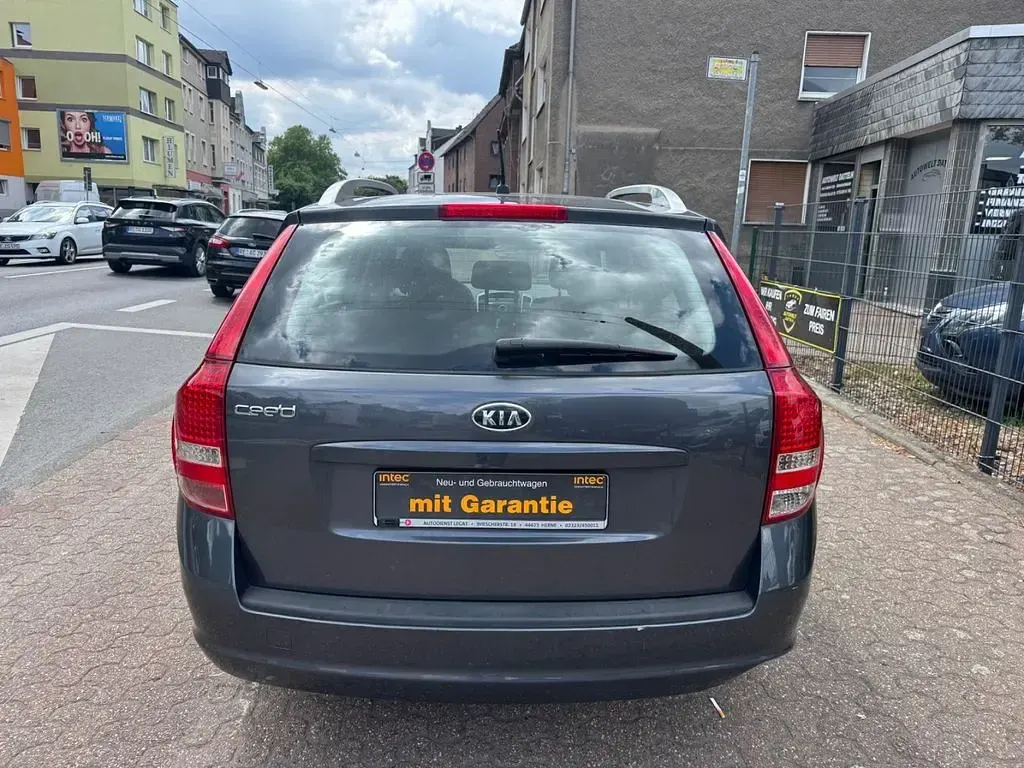 Używany Kia Ceed 90 KM (66 kW) 2010 Szary Hatchback