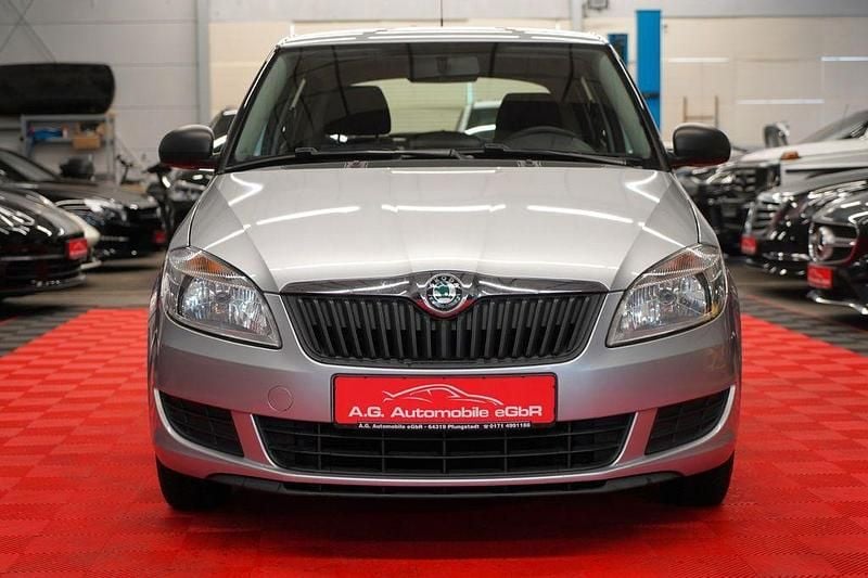 Gebraucht Skoda Fabia 60 PS (44 kW) 2011 Silber Limousine