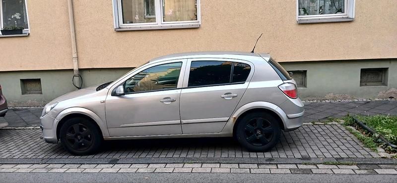Grau Gebraucht 2004 Opel Corsa Kleinwagen | 500 € (Superpreis) - Bild 1/2