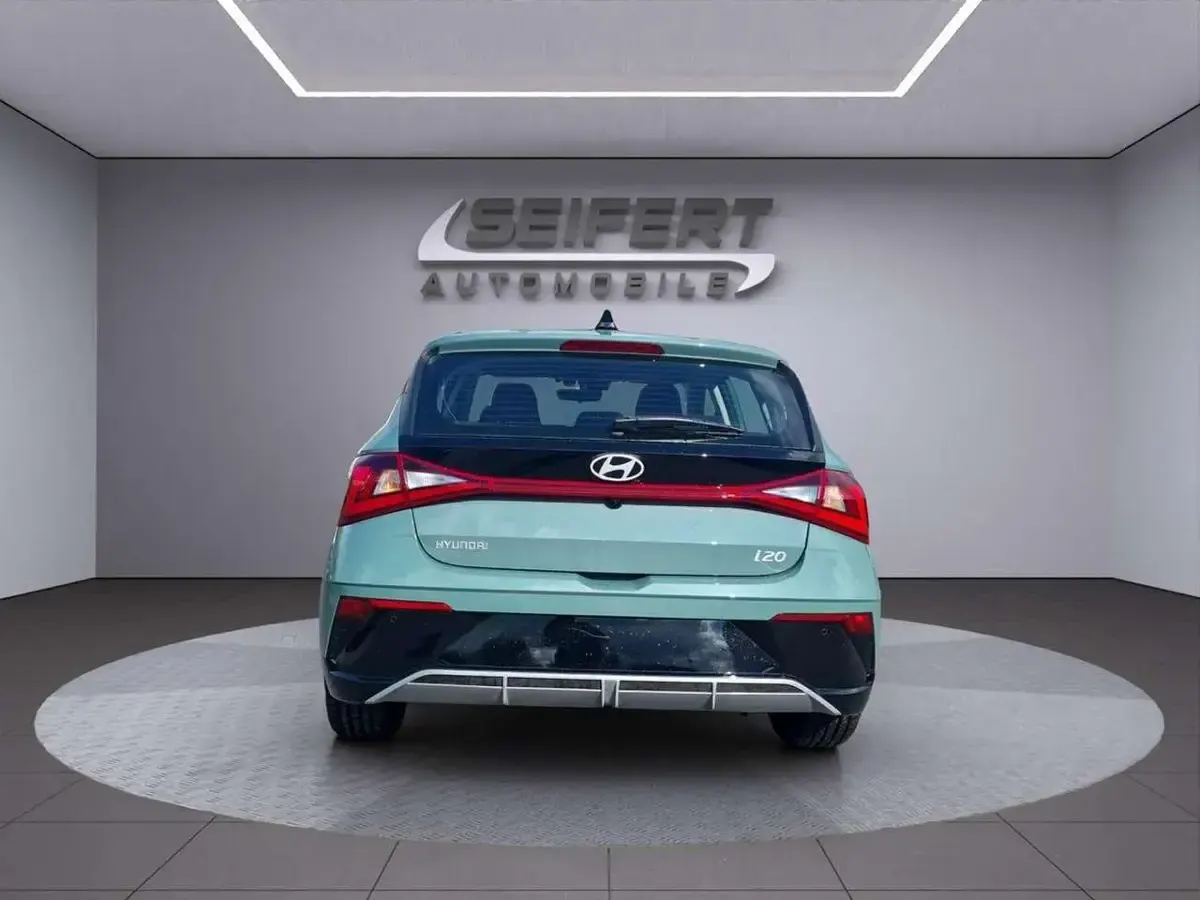 Neu Hyundai i20 Trend 90 PS (66 kW) 2026 Mangrove green Kleinwagen